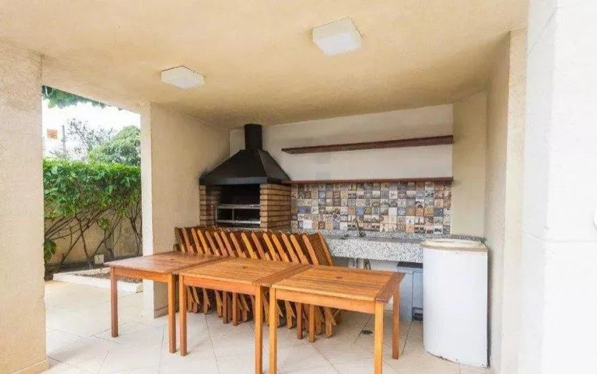 Churrasqueira na varanda e muito espaçoso - altino