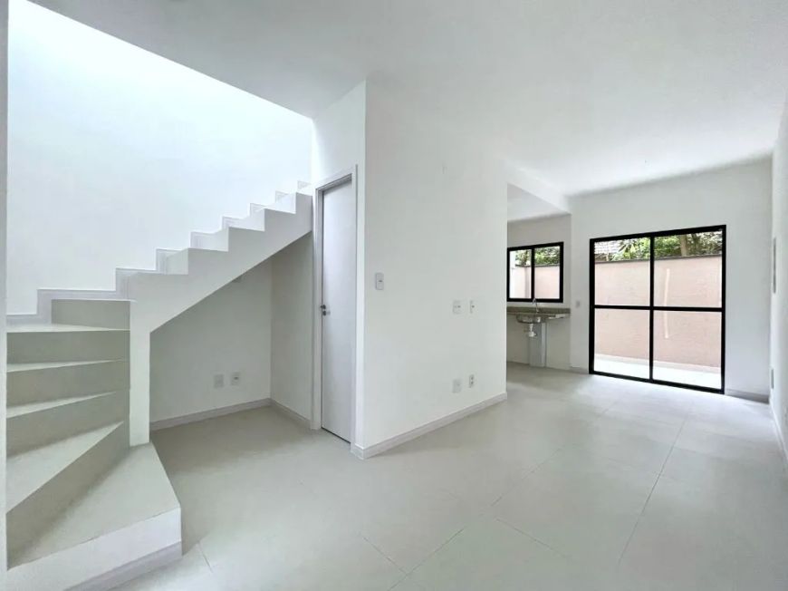 Casa à venda no bairro Ayrosa, Osasco - 2 dormitórios, porcelanato