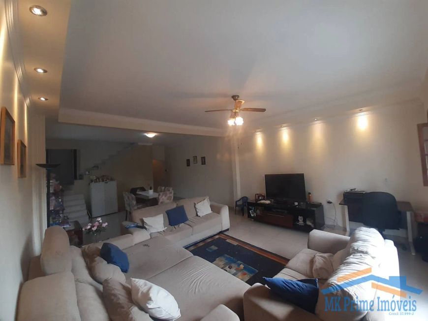 Casa com 3 Quartos e 5 banheiros à Venda, 217 m², Jaguaribe Osasco.