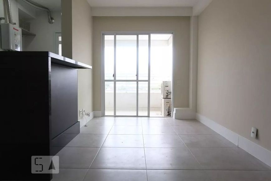 Apartamento com 2 quartos (1 suíte) à venda em Centro.