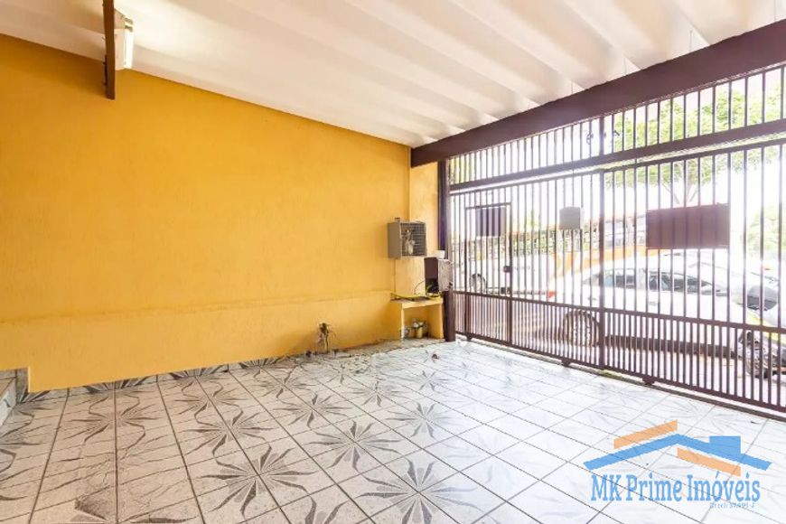 Excelente Sobrado com 3 Dormitórios e 2 Vagas de Garagem.