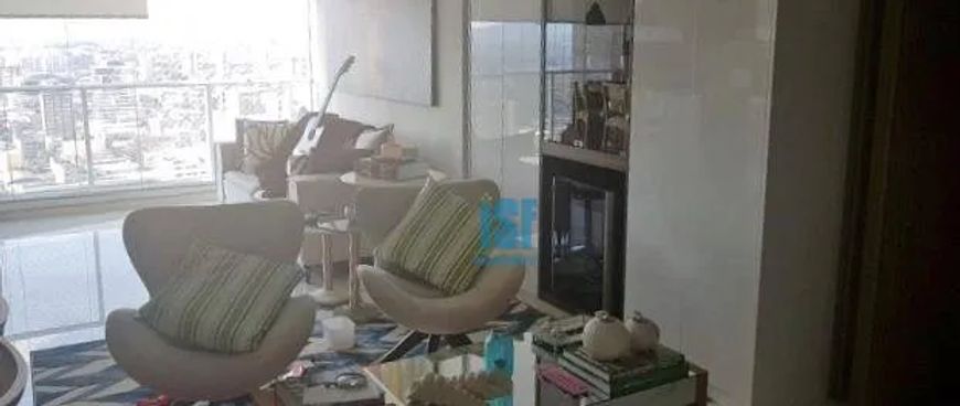Apartamento à venda no Centro com 113m² e 3 dormitórios/quartos disponíveis.