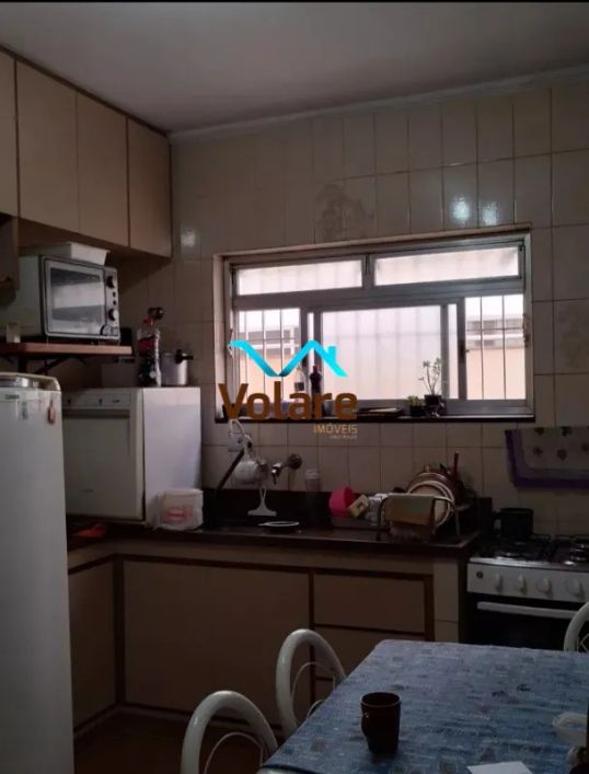 Casa à venda em Osasco-SP, Umuarama: 3 quartos, 2 salas, 4 banheiros, 4 vagas, 145m² de área. Imperd
