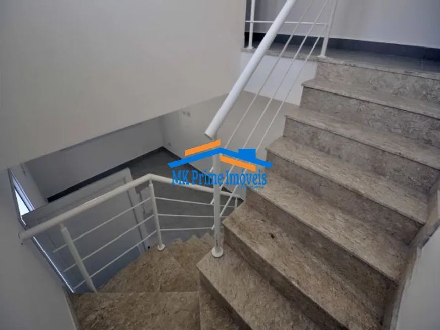 Excelente Sobrado com 3 Dormitórios sendo 2 Suítes e 4 Vagas de Garagem.