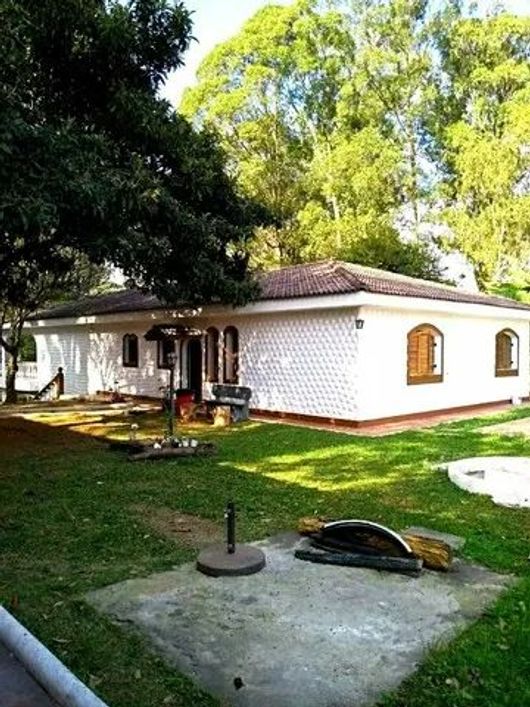 Casa Padrão à venda em Três Montanhas, Osasco - 5 dormitórios e suíte!
