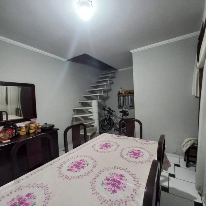 Sobrado para venda com 4 quartos, sendo 1 suíte, 180m²