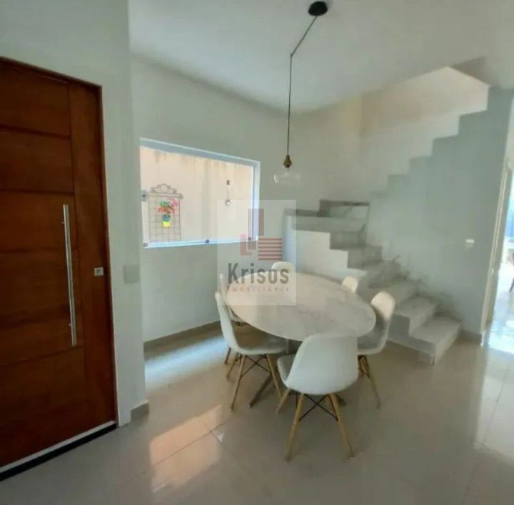 Sobrado em bolsão residencial com 3 dormitórios e 4 vagas no City Bussocaba !!!