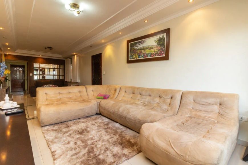 Sobrado para venda com 5 quartos, sendo 2 suítes, 309m²