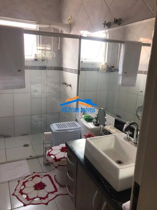 Sobrado com 4 Dormitórios, 6 vagas - Vila Osasco