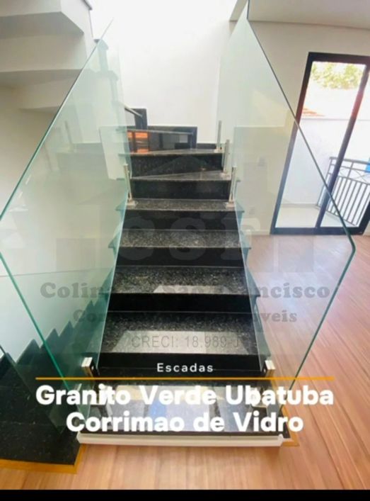 Imperdível: Casa à venda em Osasco-SP, Bela Vista, 3 quartos, 2 suítes, 1 sala, 2 banheiros, 4 vagas