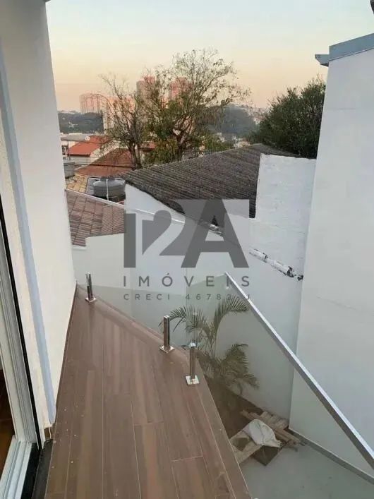 Sobrado 146m² à venda; 3 dormitórios com sacada, sendo 1 suíte com closet, 3 vagas de garagem, Av Pe
