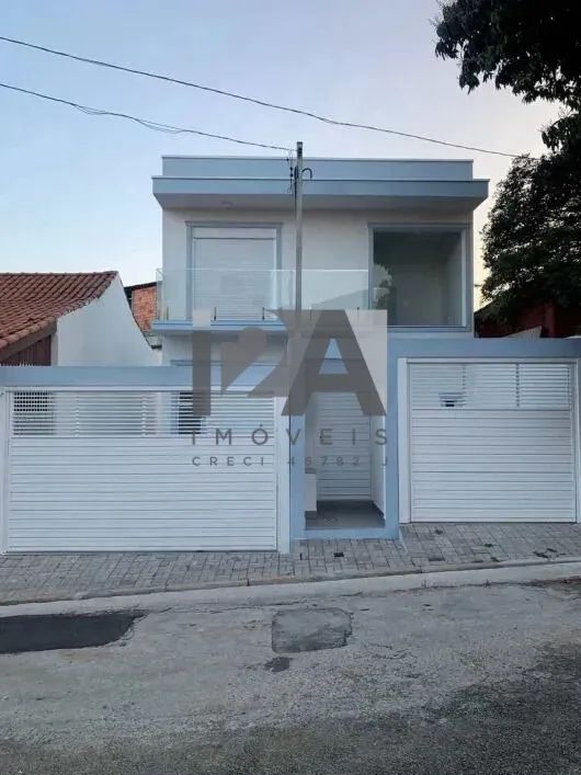 Sobrado 146m² à venda; 3 dormitórios com sacada, sendo 1 suíte com closet, 3 vagas de garagem, Av Pe