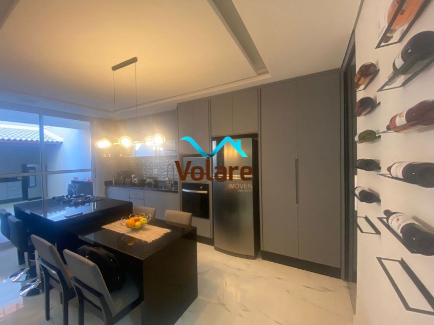 Sobrado novo à venda com 210m² no bairro Bela Vista em Osasco/SP.