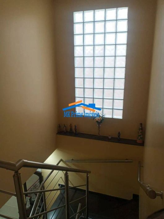 Sobrado 159m² com 3 dormitórios sendo 1 suíte no JD. Umuarama.