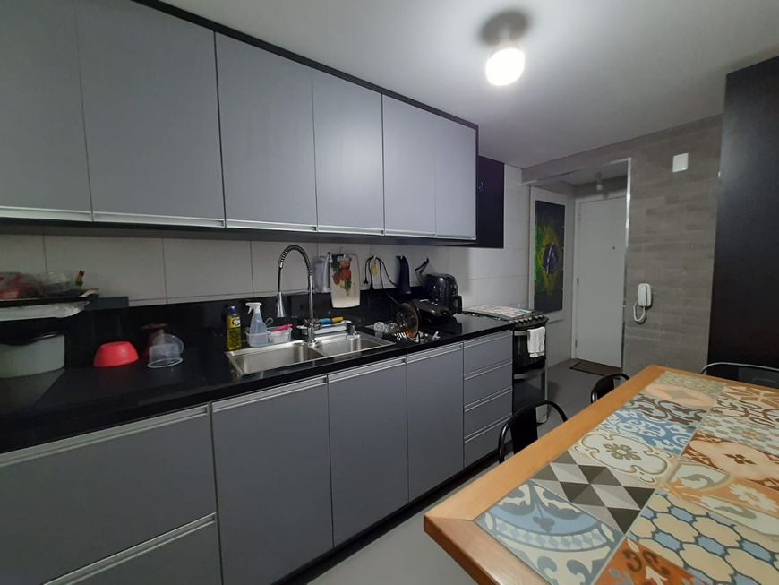 EXCELENTE APARTAMENTO 3 SUITES - 2 VAGAS - VARANDA FECHADA COM VIDRO E COM VISTA PANORÂMICA - LAZER