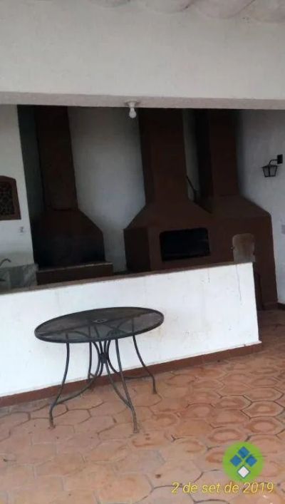 Casa residencial à venda no bairro Três Montanhas com 500 m² e 6 dormitórios/quartos.