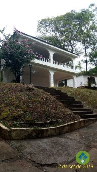 Casa residencial à venda no bairro Três Montanhas com 500 m² e 6 dormitórios/quartos.