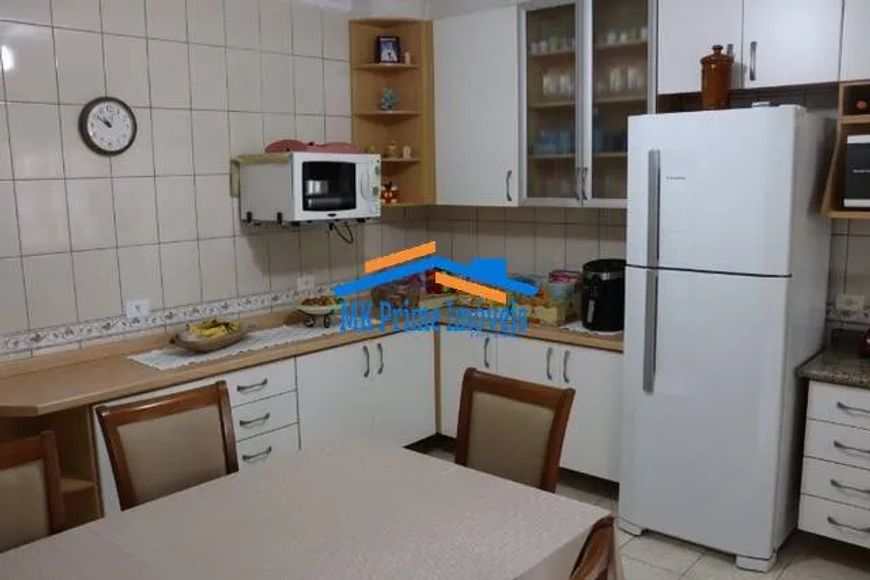 Excelente sobrado com 200m², com 5 dormitórios, em Quitaúna.