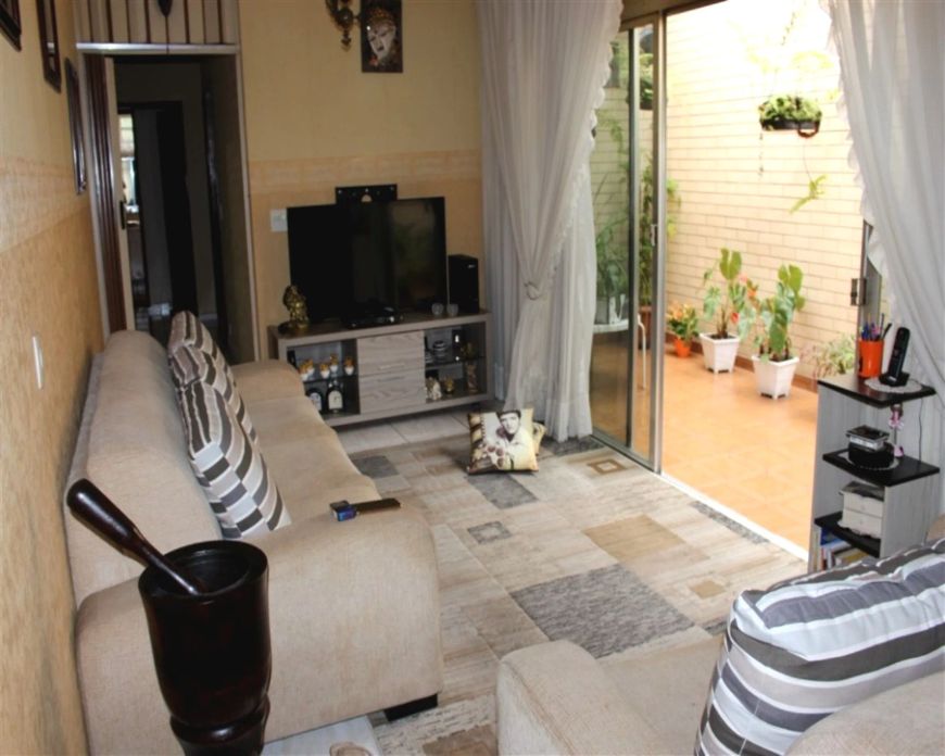 Imperdível oportunidade: Casa à venda em Osasco-SP, Vila Osasco. 3 quartos, 2 suítes, 3 salas, 3 ban