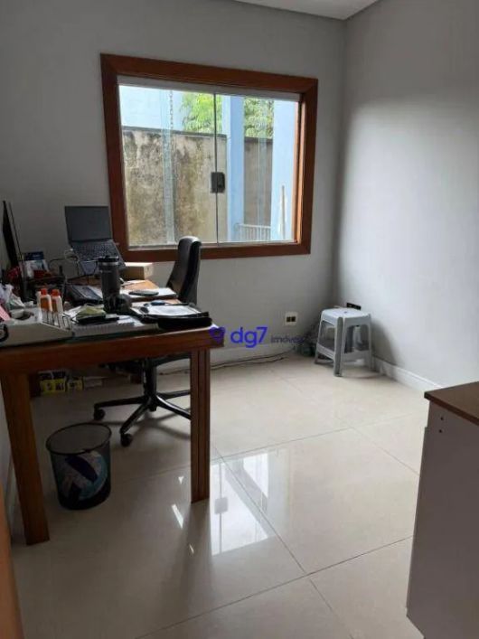 Sobrado à Venda no Bairro City Bussocaba 5 Quartos, 6 Banheiros, 300m²