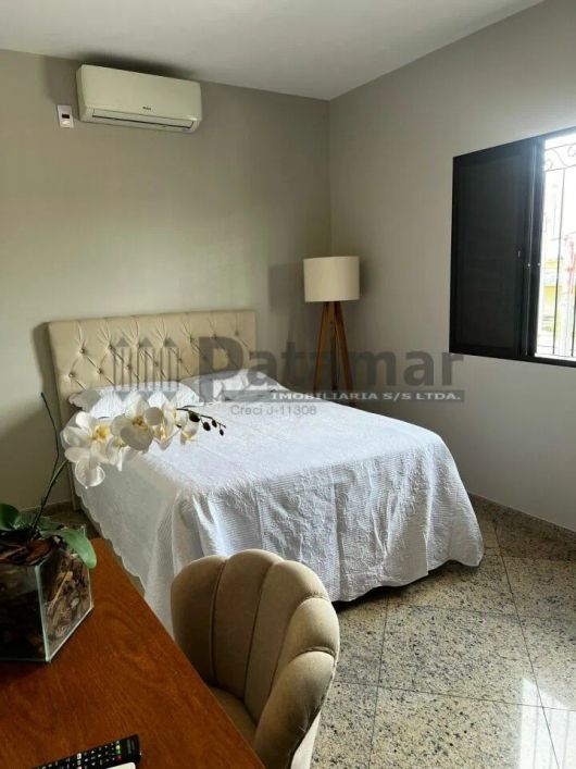 Sobrado a venda na cidade de Osasco.
