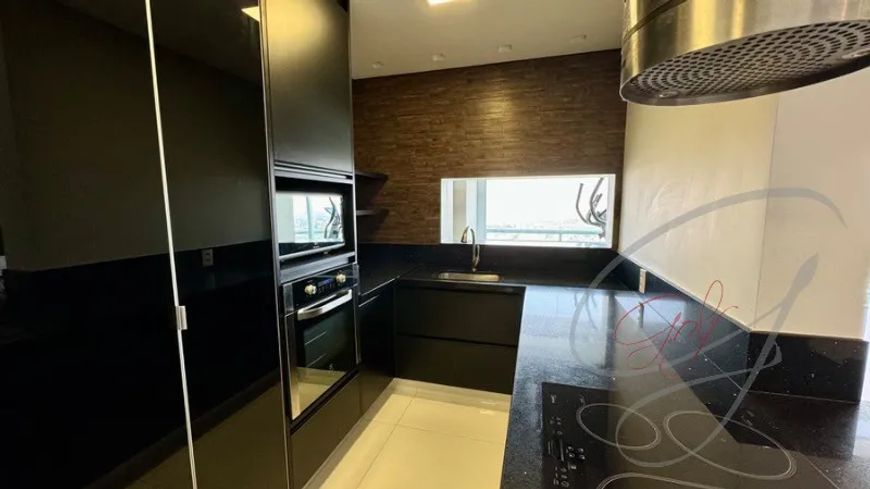 Cobertura de Luxo na Vila São Francisco: 3 quartos, 3 suítes, 3 salas, 5 banheiros, 3 vagas de garag