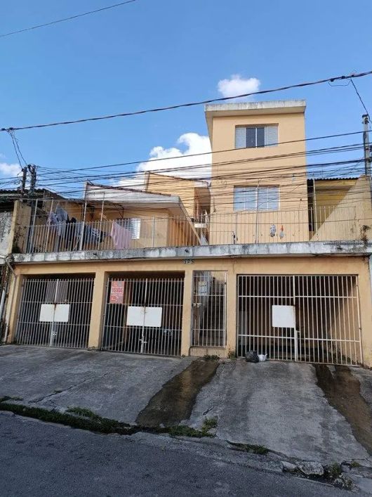 Casa com Renda no bairro Vila Ayrosa é um condominio com 6 casas