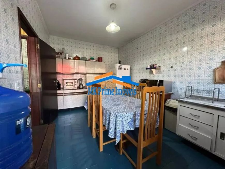 Ótimo Sobrado com 3 Dormitórios e 3 Vagas de Garagem.