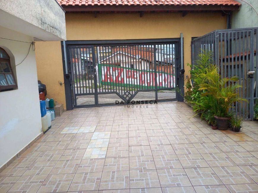 Terreno com 2 Casas