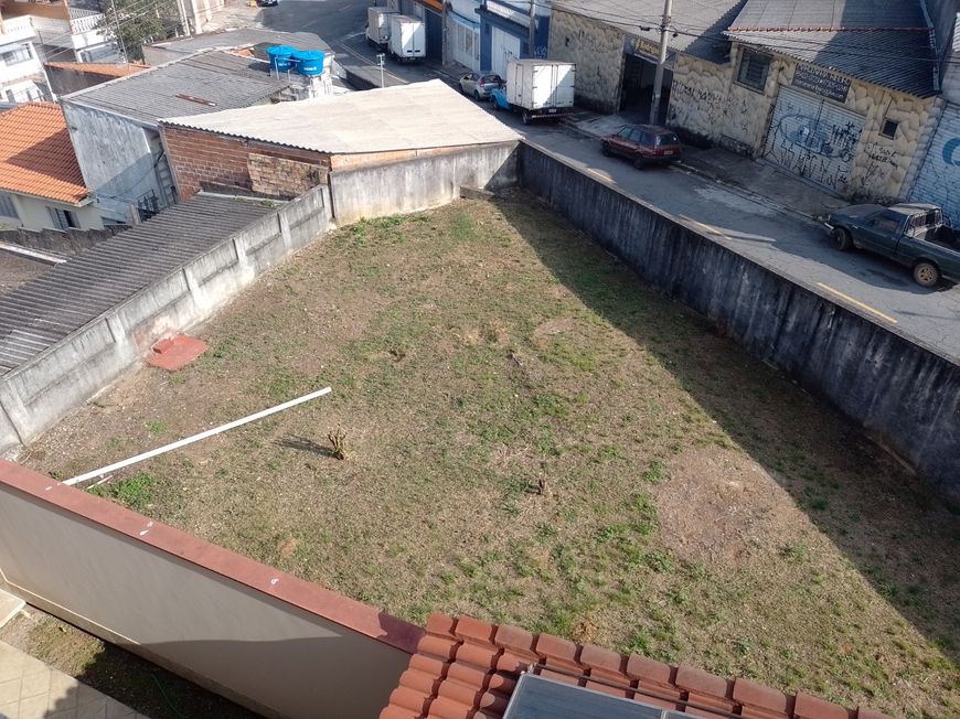 Vendo ou Alugo terreno na vila Ayrosa com com 240 m² dividido em 2 lotes (120 + 120)