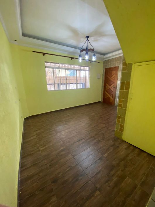 Sobrado para venda tem 240 metros quadrados com 3 quartos em Rochdale - Osasco - SP