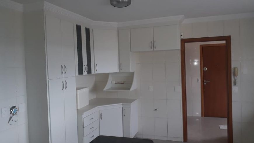 Apartamento de 214 metros quadrados no bairro Umuarama com 4 quartos