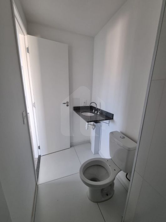 Apartamento à Venda no Vila Yara Novo com 2 quartos, sendo 1 suíte, 1 vaga de garagem