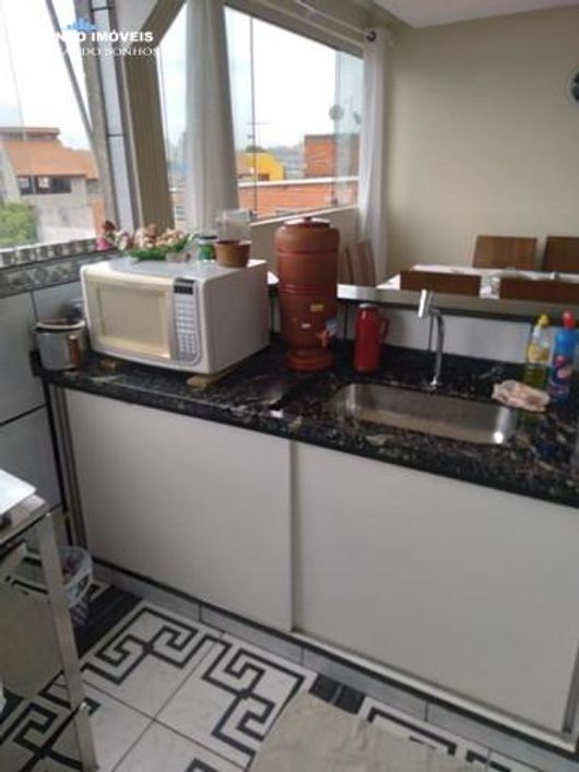 Prédio com ponto comercial