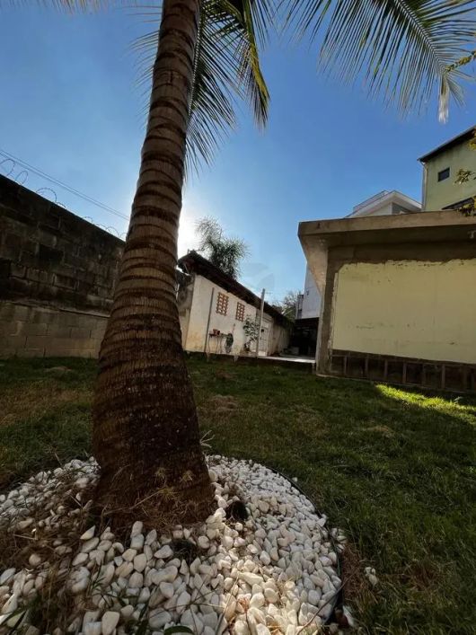 CASA TERREA COM TERRENO DE 268M² 2 DORMITORIOS 5 VAGAS - BELA VISTA - OSASCO