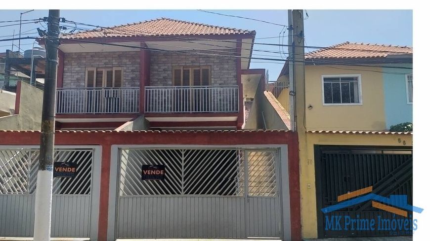 Casa Assobradada com 3 dormitórios, 1 suíte, 3 vagas.