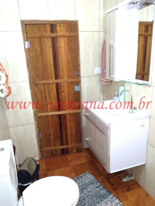 Ótima localização, escolas, mercados, açougues, padarias, pontos de ônibus e próximo ao rodoanel!!!