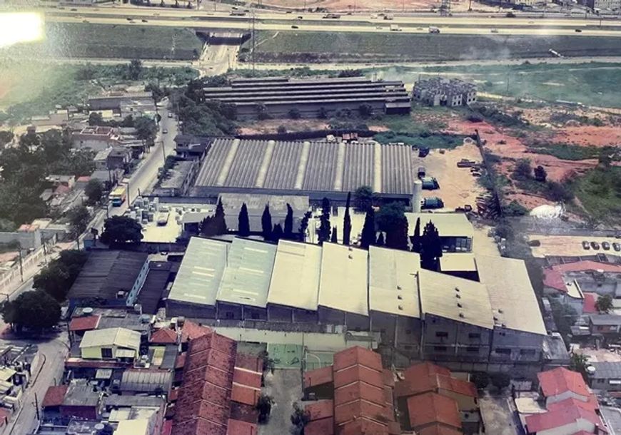 Galpão para venda tem 4350 metros quadrados em São Pedro - Osasco - SP