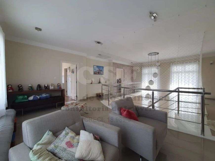 Sobrado de 346m² 4 dormitórios churrasqueira piscina 6 vagas