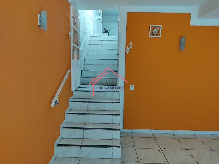 Casa à venda em Osasco-SP: 2 quartos, 1 sala, 2 banheiros, 3 vagas de garagem! Venha conhecer!