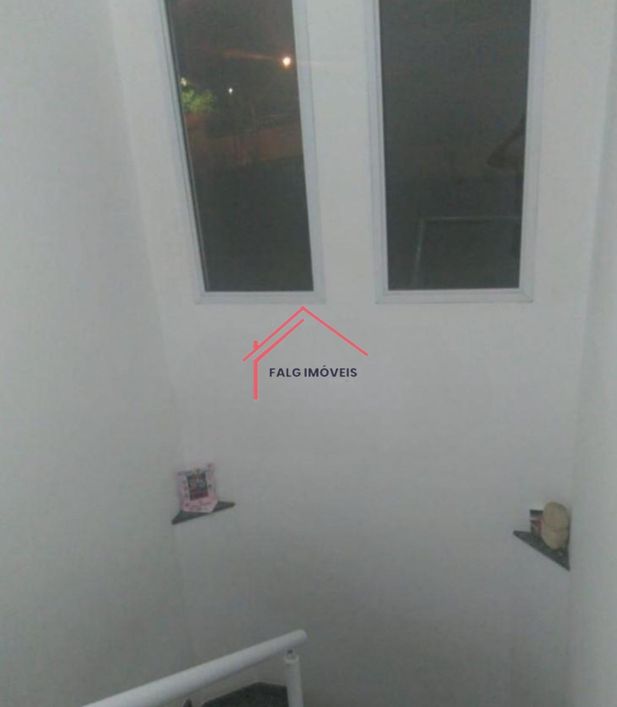Casa à venda na Vila Campesina, Osasco-SP: 3 quartos, 1 suíte, 2 salas, 6 vagas de garagem, 200m² de