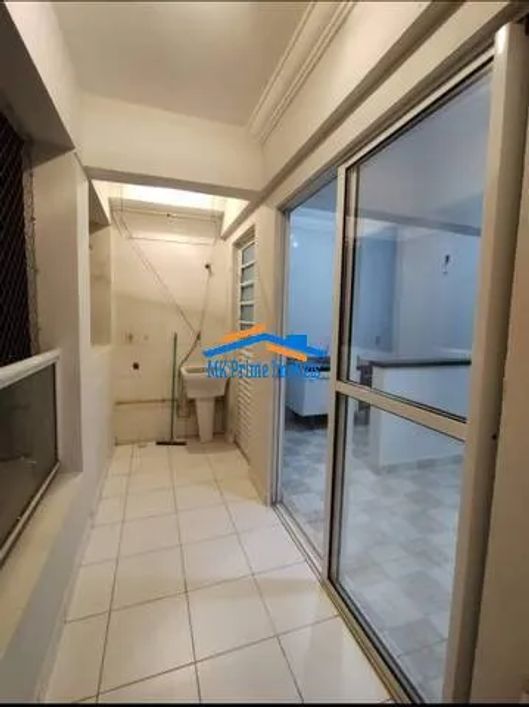 Lindo apartamento, 59m² com 3 domitórios no Jardim Padroeira