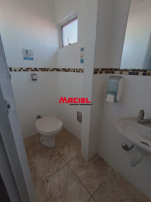 Otimo predio comercial em area nobre do Bosque dos Eucaliptos