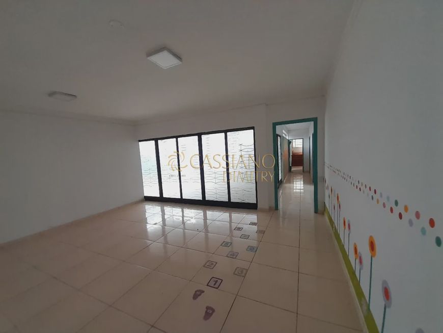 Ponto Comercial à Venda de 327m² | 06 banheiros e 04 vagas de garagens | Avenida Rio Branco - Jardim