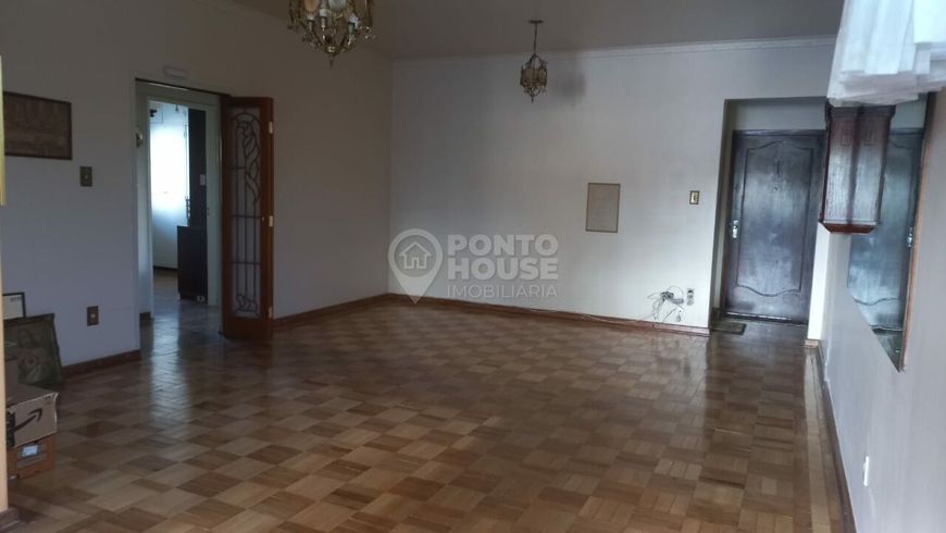 Apartamento de 160m² com 2 dormitórios sendo 1 suíte e 1 vaga coberta.