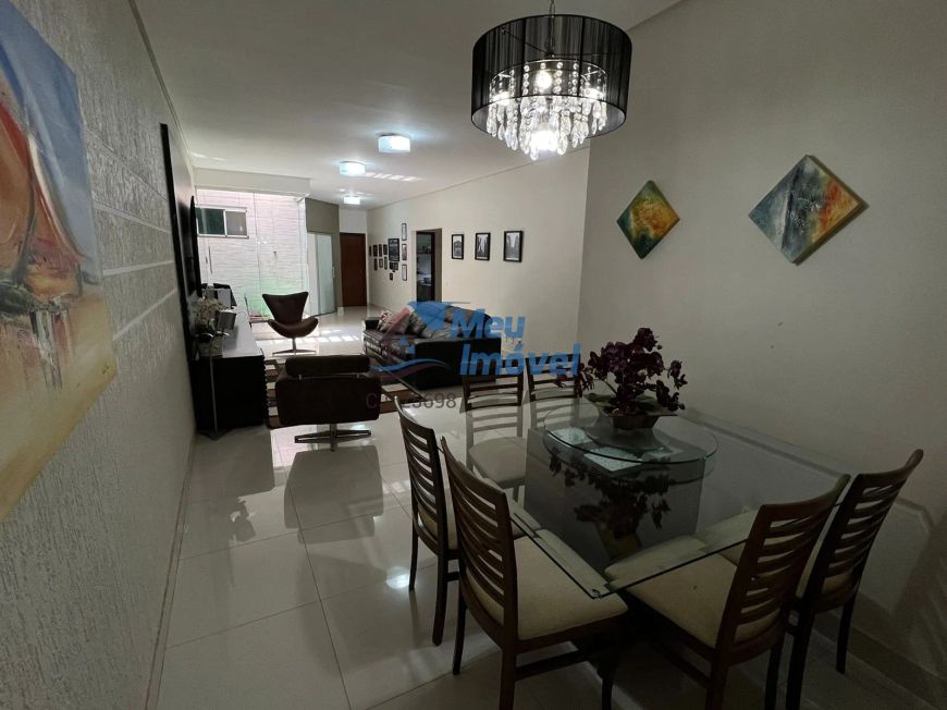 CASA 4 Quartos 3 Suítes 2 Vaga 400m² Armários Piscina aquecida Jardim
