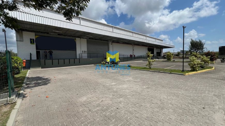 Alugue galpão em Condomínio, com 1.090m² em Comportas (Prazeres). Possui doca
