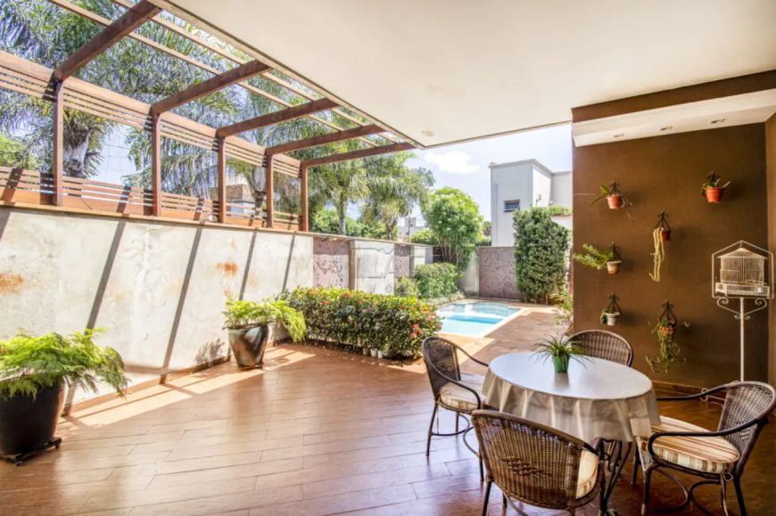 casa térrea de 249m² com 04 suítes à venda em condomínio - Vila do Golf