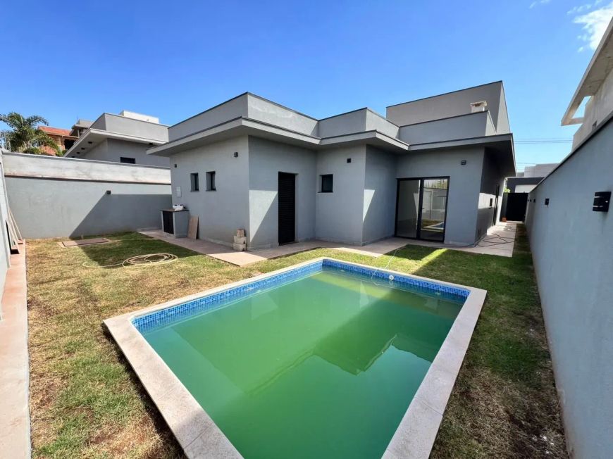 Casa térrea de 175m² à venda em condomínio - Vila do Golfe