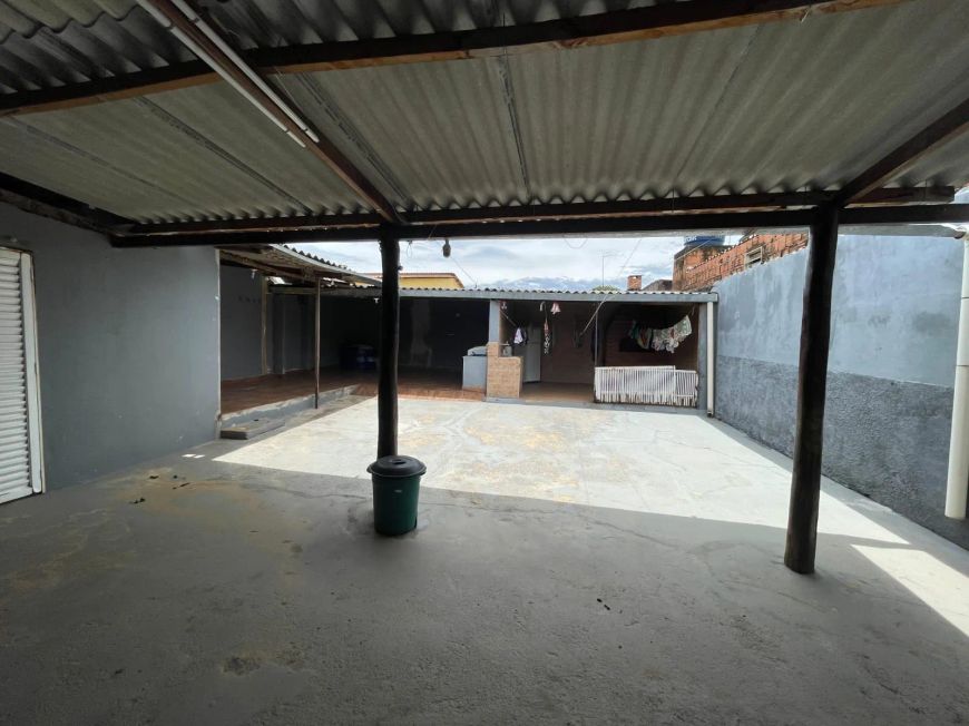 Excelente Casa de Laje no Setor Tradicional / Avenida São Paulo/ Próximo ao Antigo Detran
